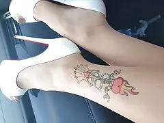 Brunette avec les films porno italien chatte poilue se masturber