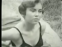 Brune corsée, pas ciré film porno vintage italien