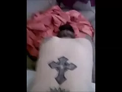 Sale salope, brute-baisée par un tas film porno ancien italien d'hommes baise.