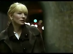 Le frère espionne la film italien xxx sœur et sort sa langue.