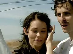 Belle jeune lesbiennes ayant amusant dans extrait film porno italien la piscine