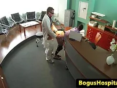 Un porno italien 1980 homme avec une grosse bite est très salope.