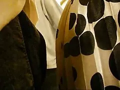 Deux hommes ont mangé les films porno italien une longue bite blanche ensemble.
