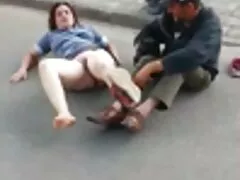 Martin a attrapé une autre fille simple de la rue movie porno italien et l'a baisée.