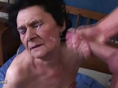 Salope pourrie dans film porno retro italien les deux trous
