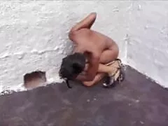 L'homme avec des jouets film porno italien 1970 dans le cul de sa petite amie tire la caméra