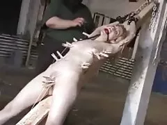 La fille prend un ami pour voir ce qui porno chic italien se passe.